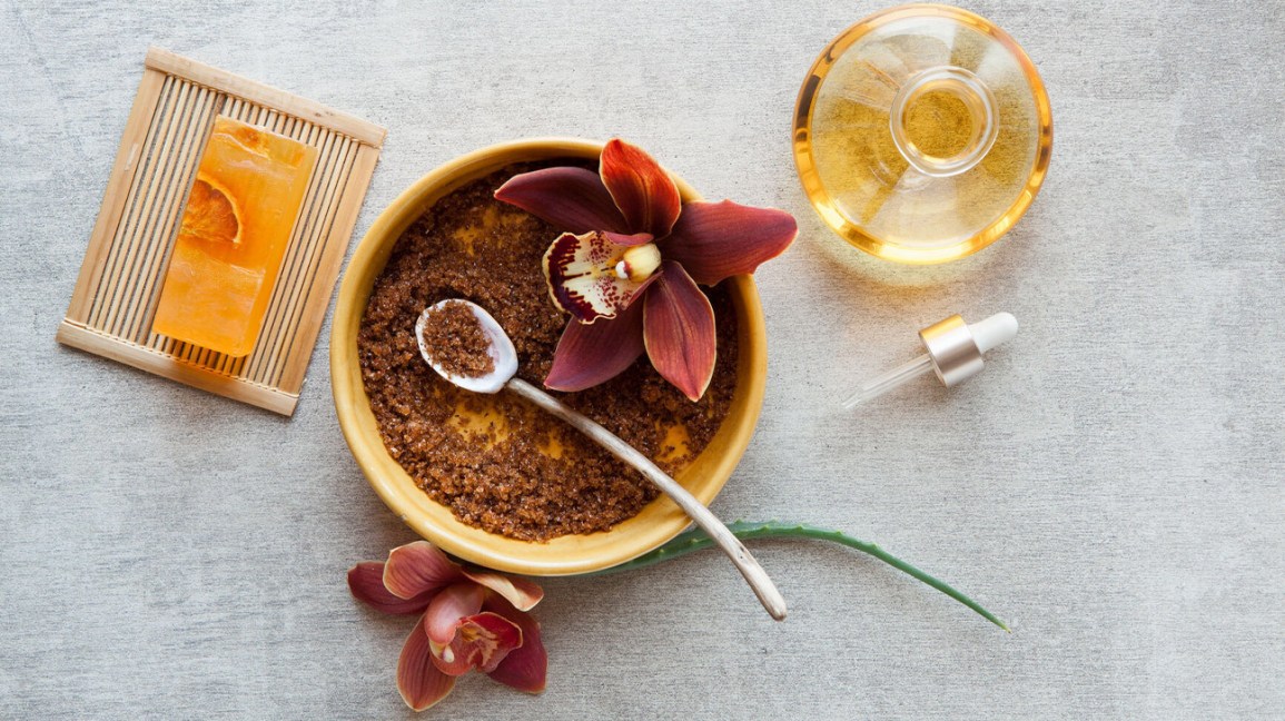 HOW CAN I TAKE CARE OF MY SKIN NATURALLY AND ORGANICALLY?